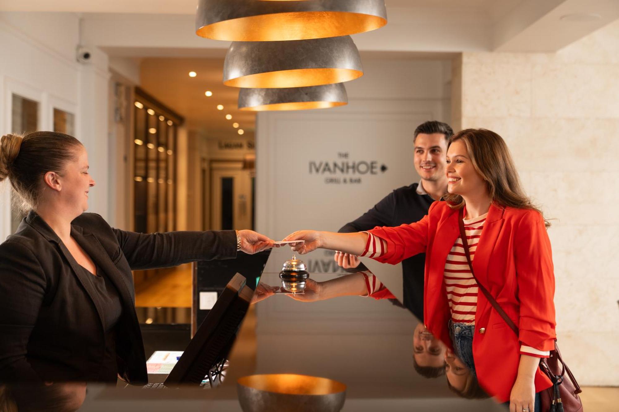 Ivanhoe Inn And Hotel Белфаст Экстерьер фото